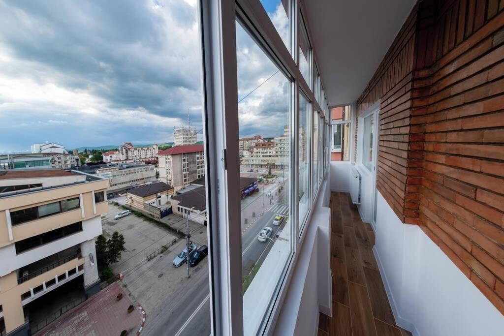Studio With A View In City Center Targoviste Bagian luar foto
